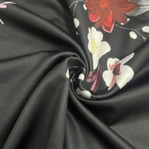 Floral Tank Top With Buttons - Picture 5 of 7